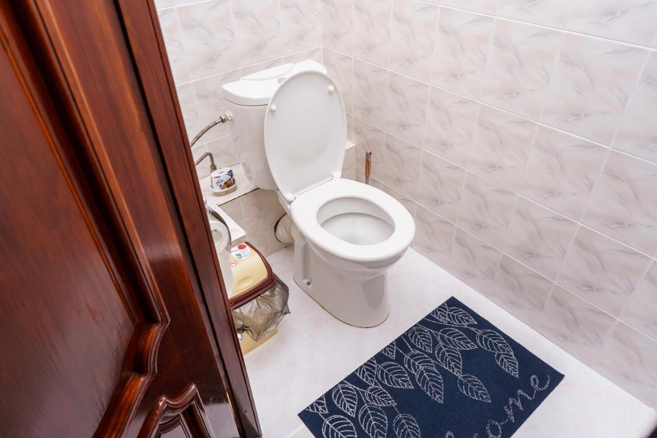 Apartamento Золотой Квадрат 60 Кв2 Almatý Exterior foto