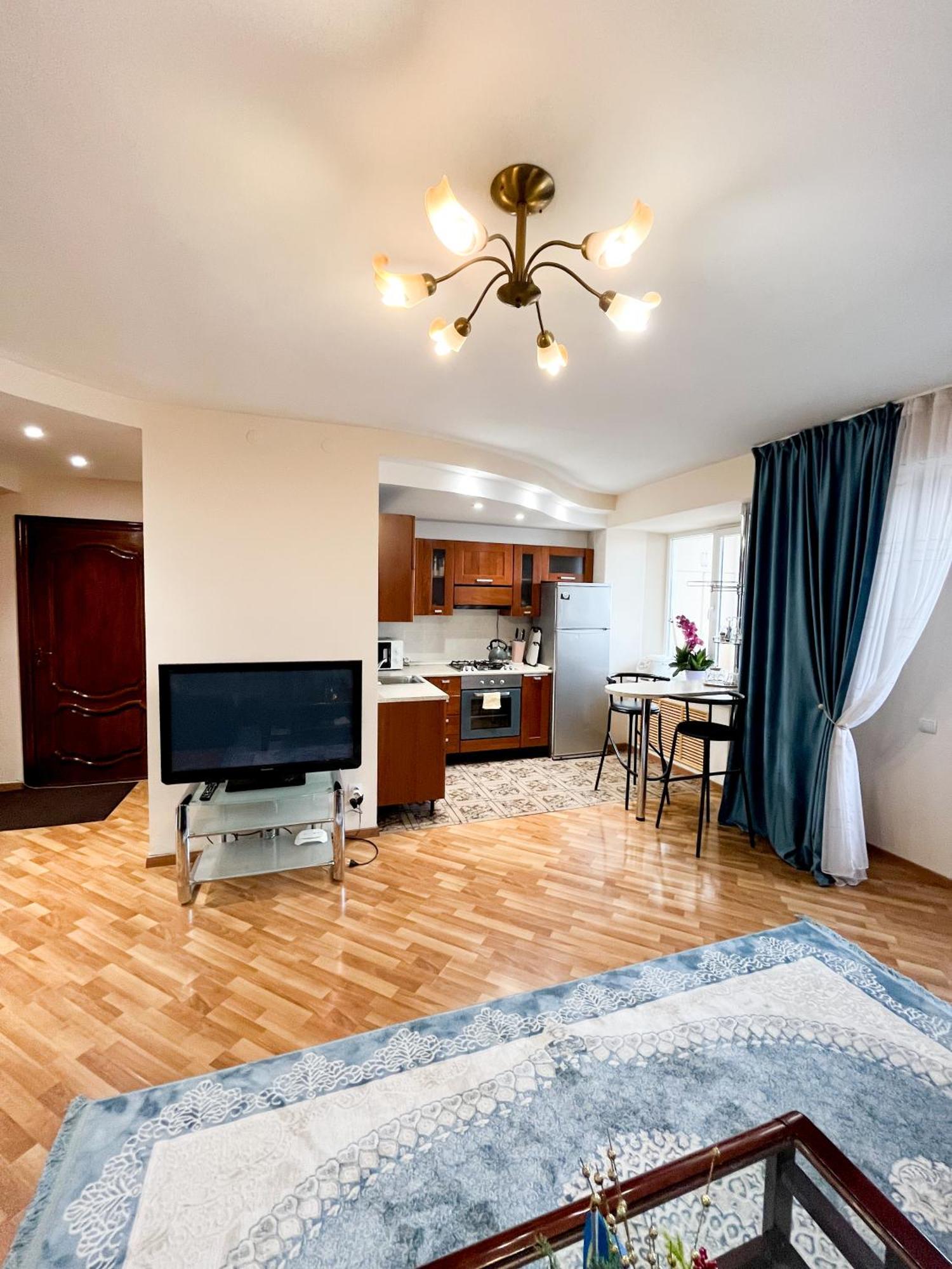 Apartamento Золотой Квадрат 60 Кв2 Almatý Exterior foto